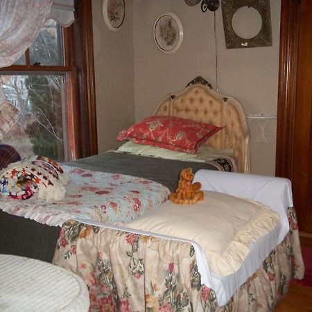 Enchanted Nights Bed & Bath Кіттері Номер фото