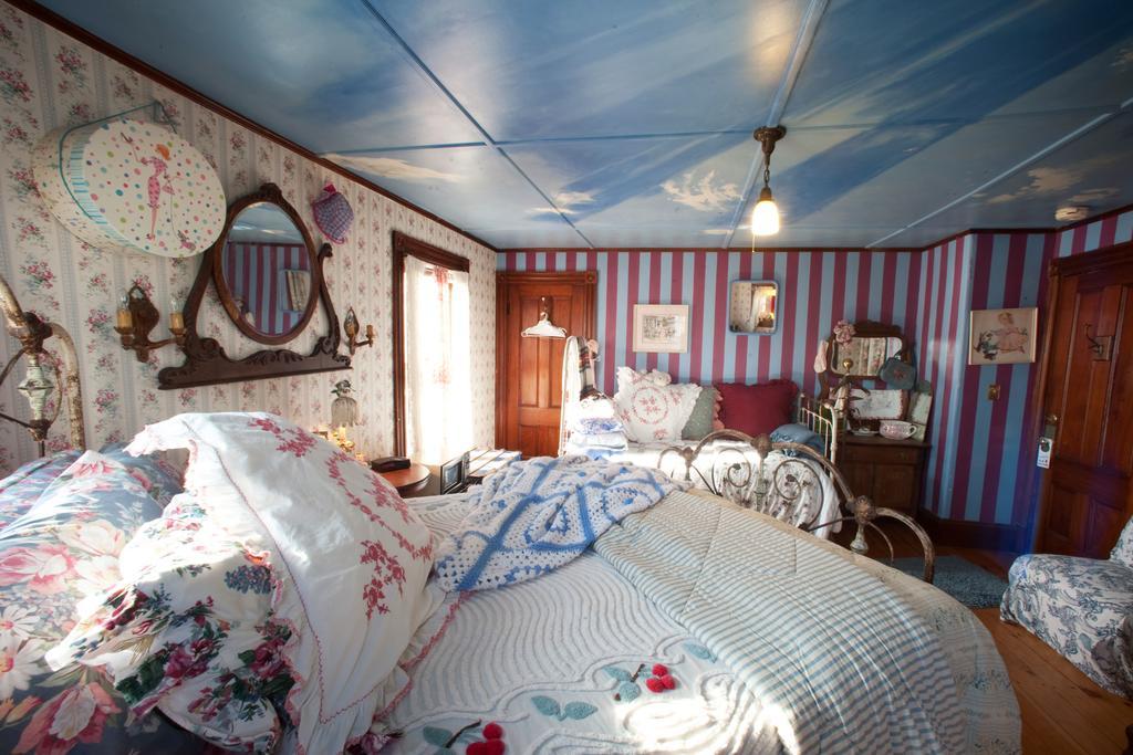 Enchanted Nights Bed & Bath Кіттері Номер фото