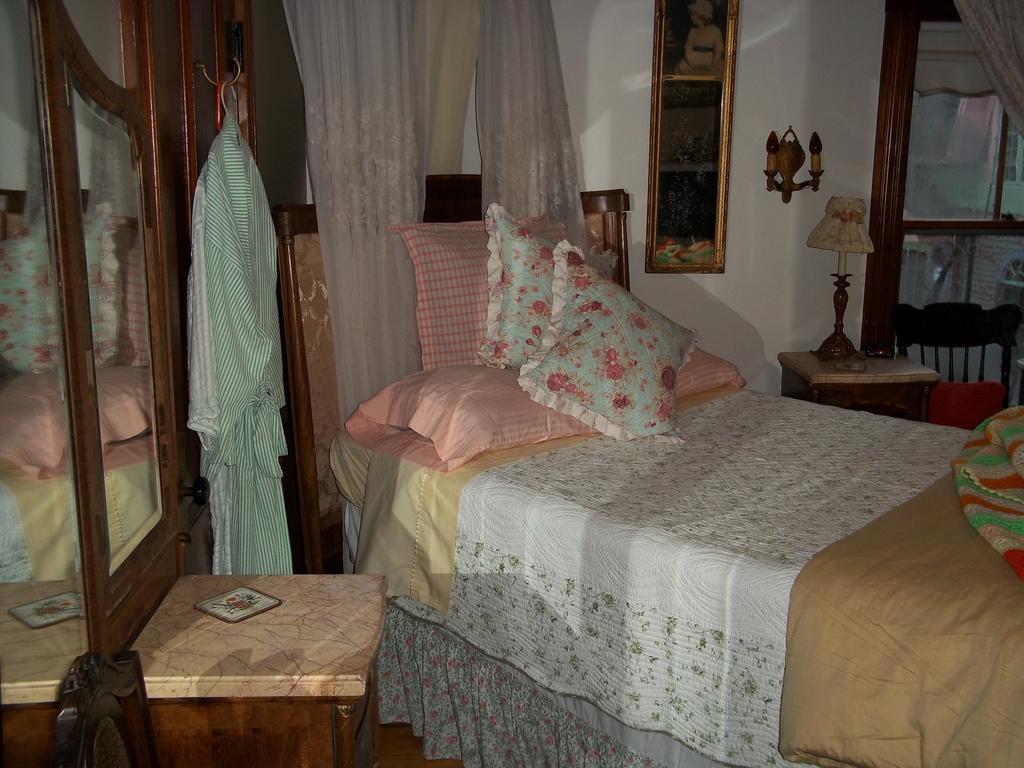 Enchanted Nights Bed & Bath Кіттері Номер фото