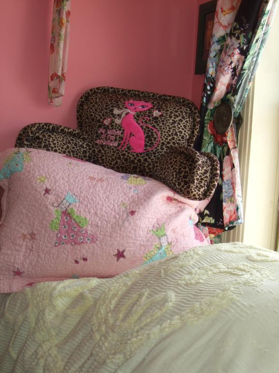 Enchanted Nights Bed & Bath Кіттері Номер фото