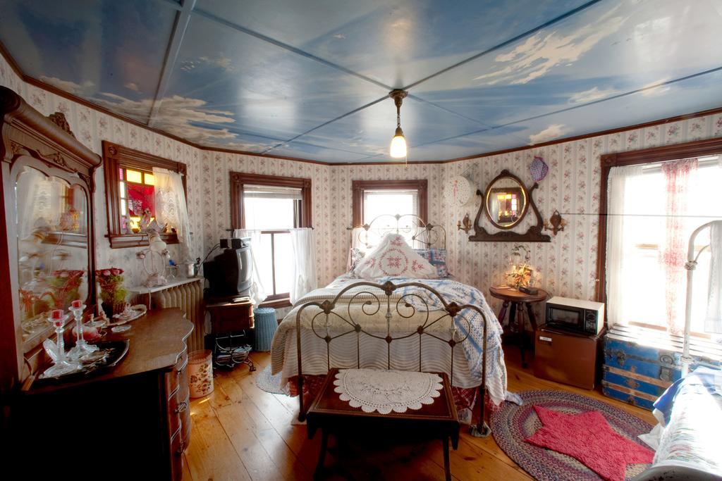 Enchanted Nights Bed & Bath Кіттері Номер фото