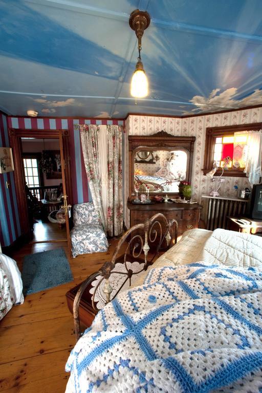 Enchanted Nights Bed & Bath Кіттері Номер фото