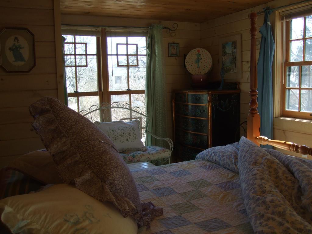 Enchanted Nights Bed & Bath Кіттері Номер фото